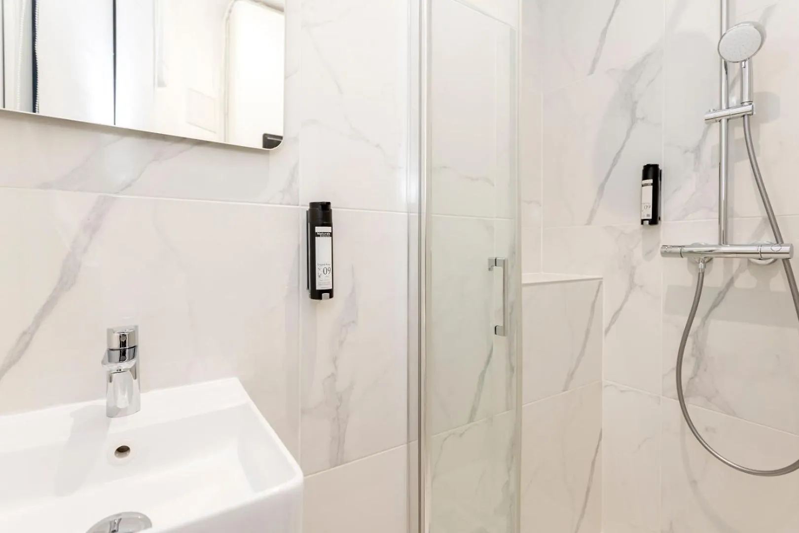 Reva Suites Paris Apart Otel